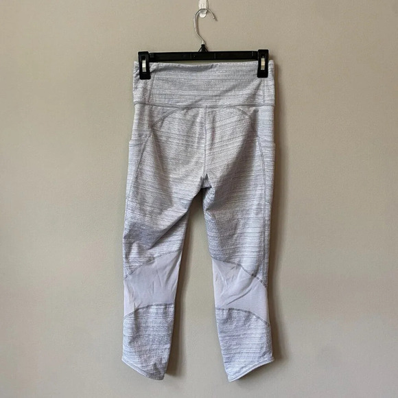 Athleta Women's Small High Rise Jacquard Mesh Chat to Town Capri Crop Leggings - Picture 3 of 16